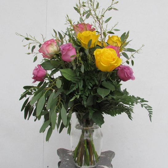 Zehn bunt gemischte Rosen